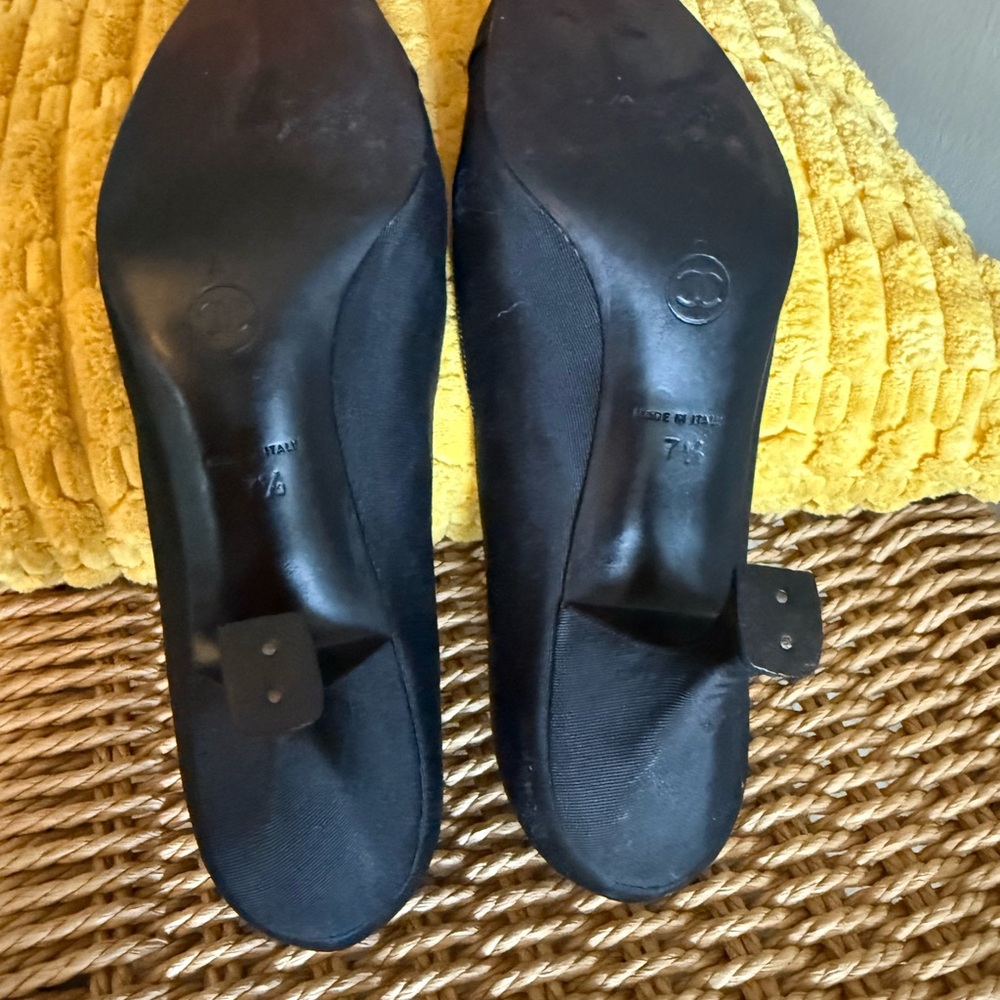 CHANEL Black Almond Pointed-Toe Fabric 3” Pumps 7.5 - Picture 4 of 11